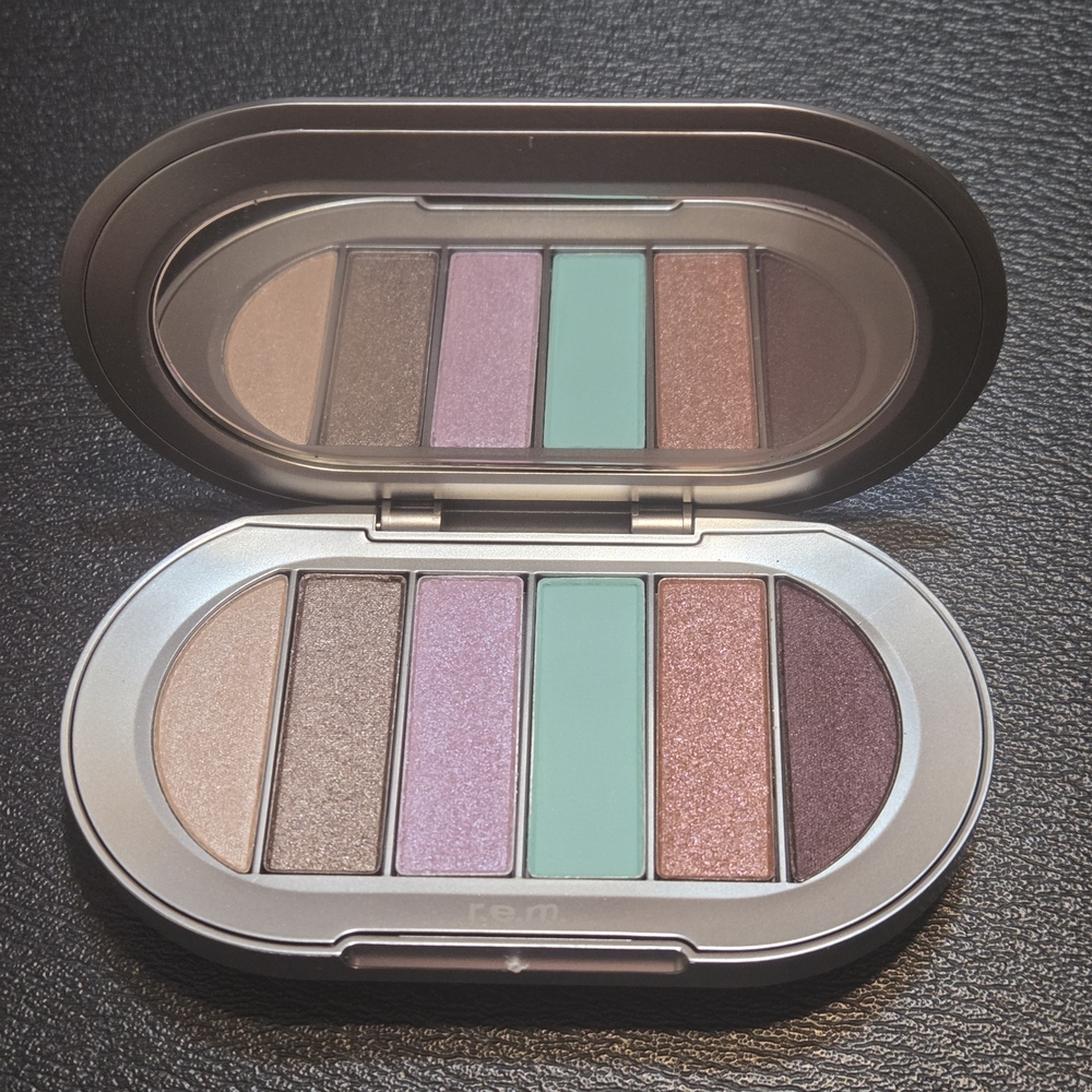 r.e.m. beauty by Ariana Grande Midnight Shadows Eyeshadow Palette